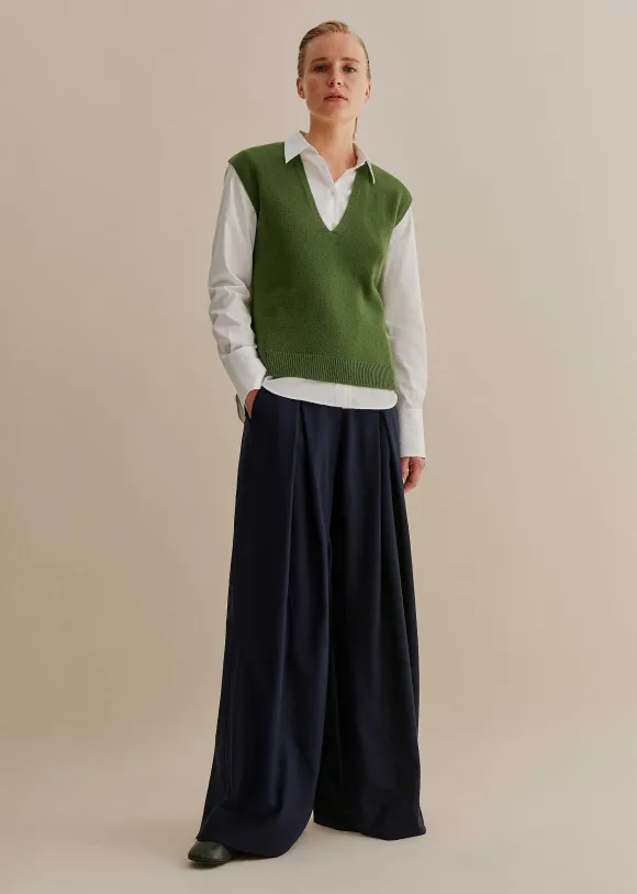 Merino Cashmere Relaxed V Neck Vest
